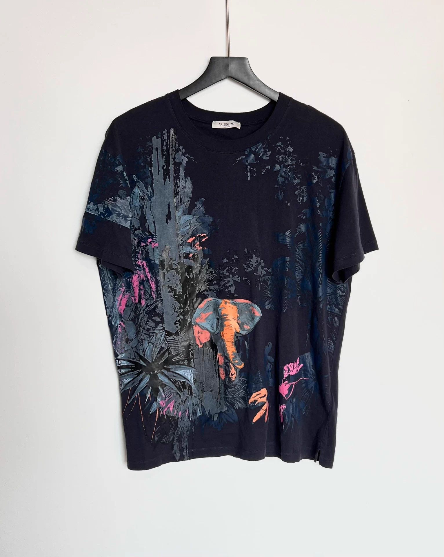 Valentino Valentino Jungle Elephant Print T-Shirt L (98% New) Size US L / EU 52-54 / 3 - 1 Thumbnail