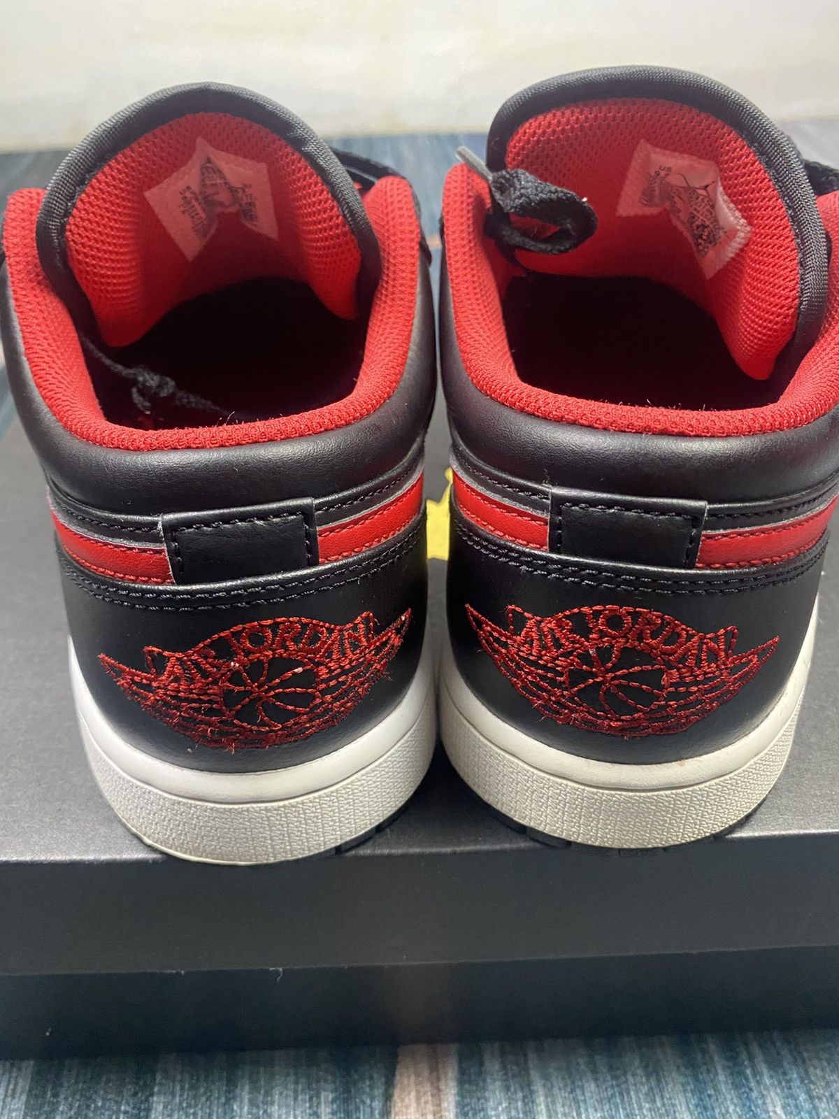 Nike AIR JORDAN 1 LOW Size US 8.5 / EU 41-42 - 3 Thumbnail