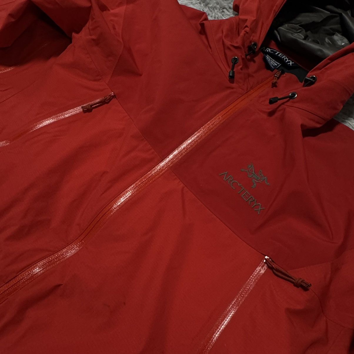 Arc'teryx Arc'teryx Alpha SV GORE-TEX Pro | XL | Bright Red Size US XL / EU 56 / 4 - 7 Thumbnail