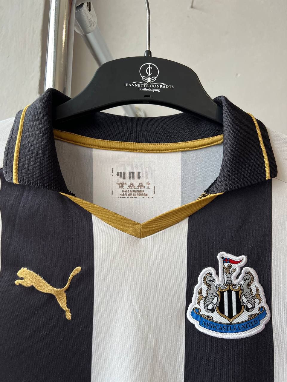 Puma 2016/17 NEWCASTLE UNITED HOME SOCCER JERSEY FOOTBALL SHIRT L Size US S / EU 44-46 / 1 - 4 Thumbnail