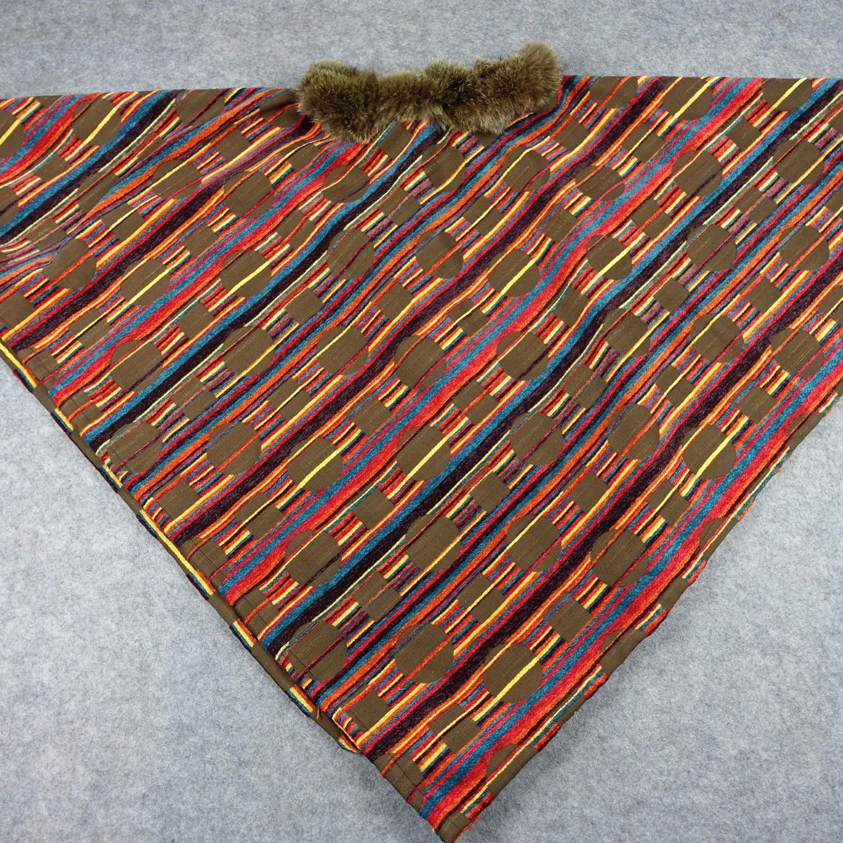 Vintage VINTAGE Cape Women One Size Poncho Faux Fur Trim Boho Wrap Geometric Knit Brown Unbranded Size ONE SIZE - 6 Thumbnail