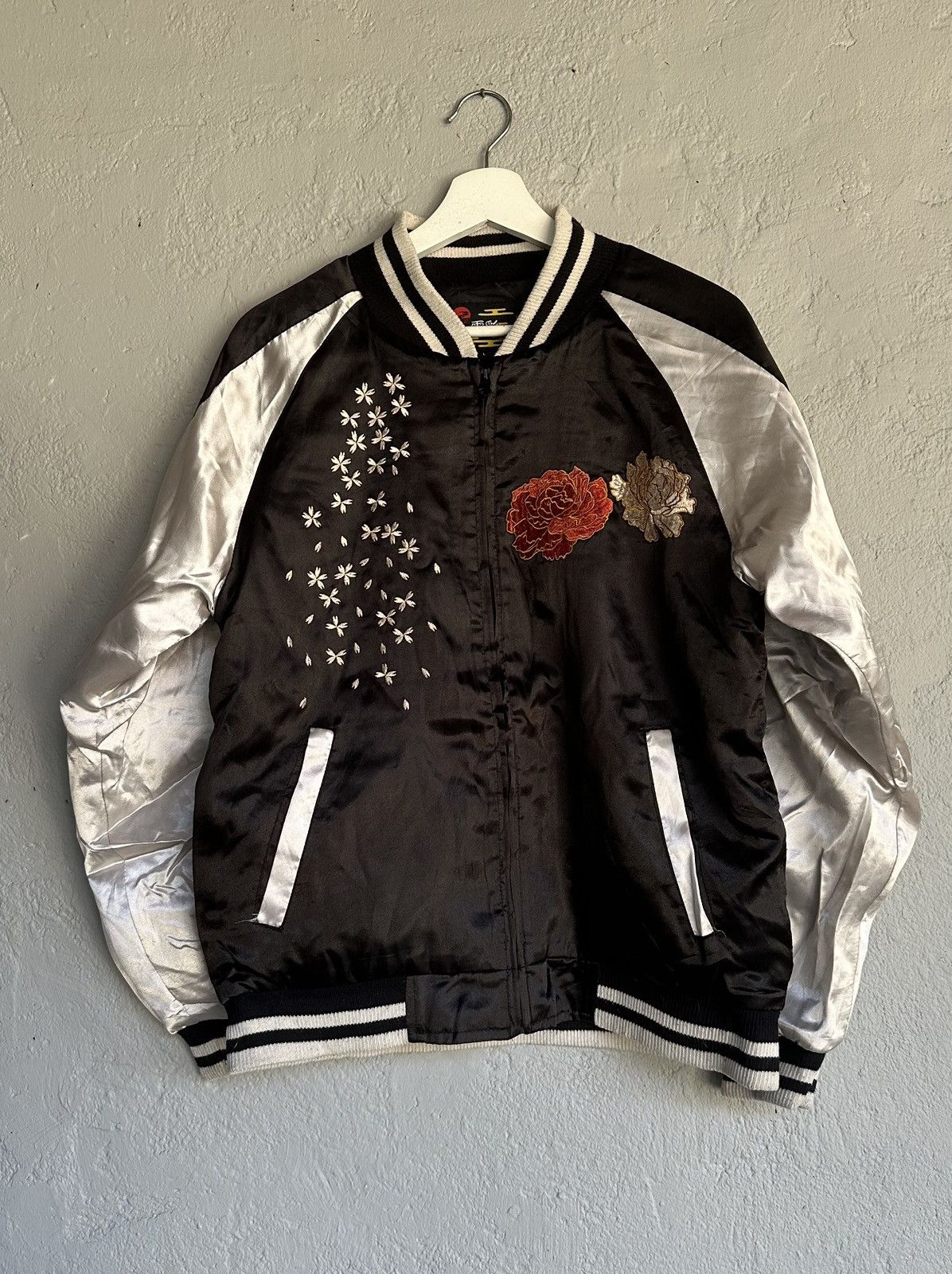 20471120 Sukajan Souvenic bone bomber Jackets Size US L / EU 52-54 / 3 - 1 Thumbnail
