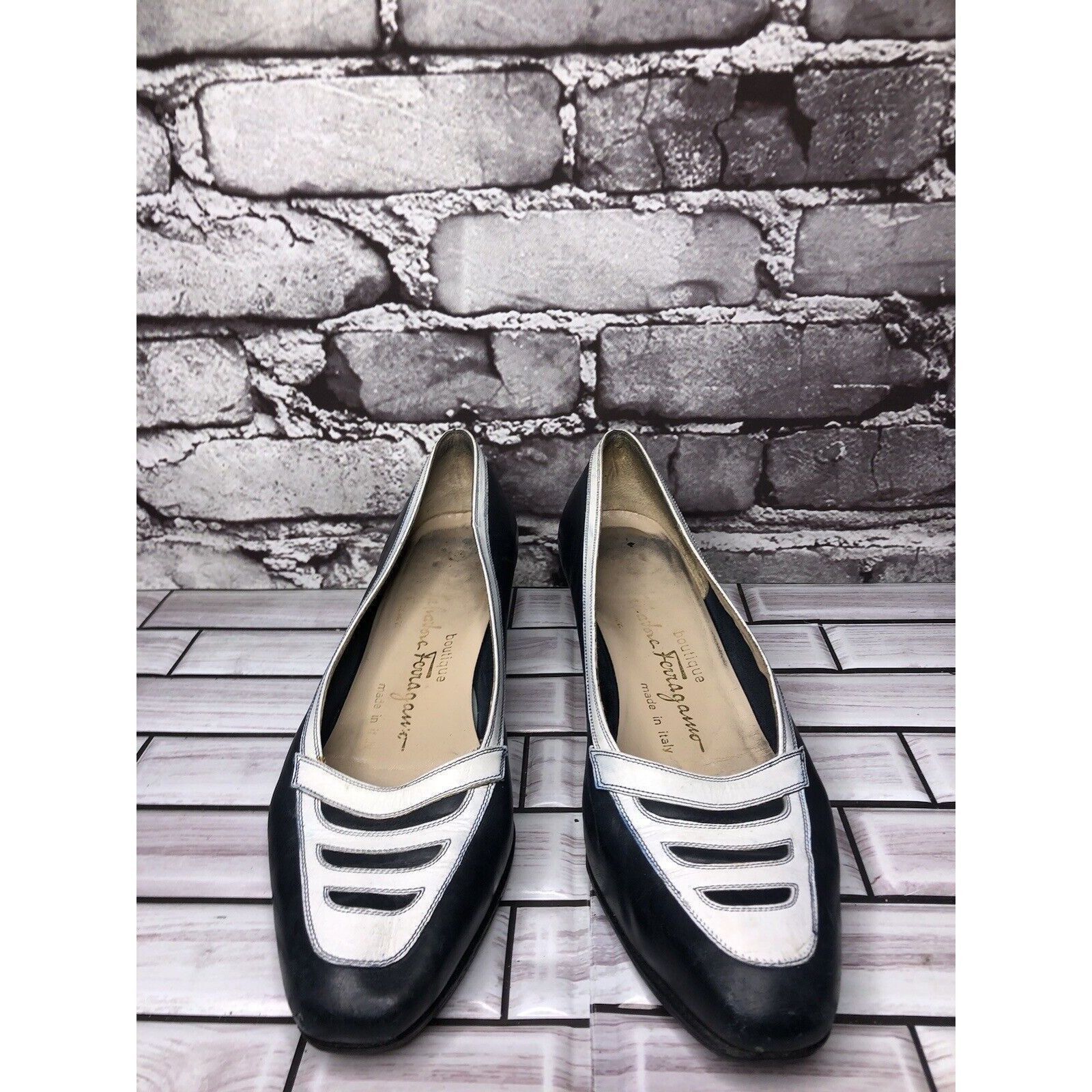 Salvatore Ferragamo Salvatore Ferragamo Boutique Blue Leather White Pump Heels W Size US 8 / IT 38 - 17 Thumbnail