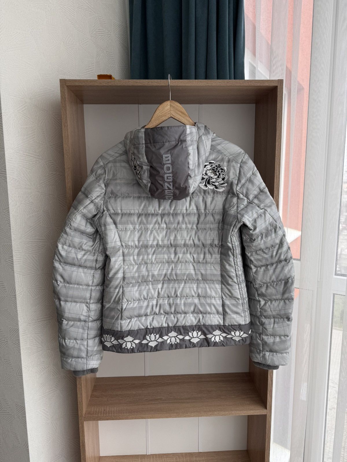 Bogner × Vintage Vintage Bogner Nepal Connection W’ Grey Flower Ski Jacket Size S / US 4 / IT 40 - 10 Thumbnail