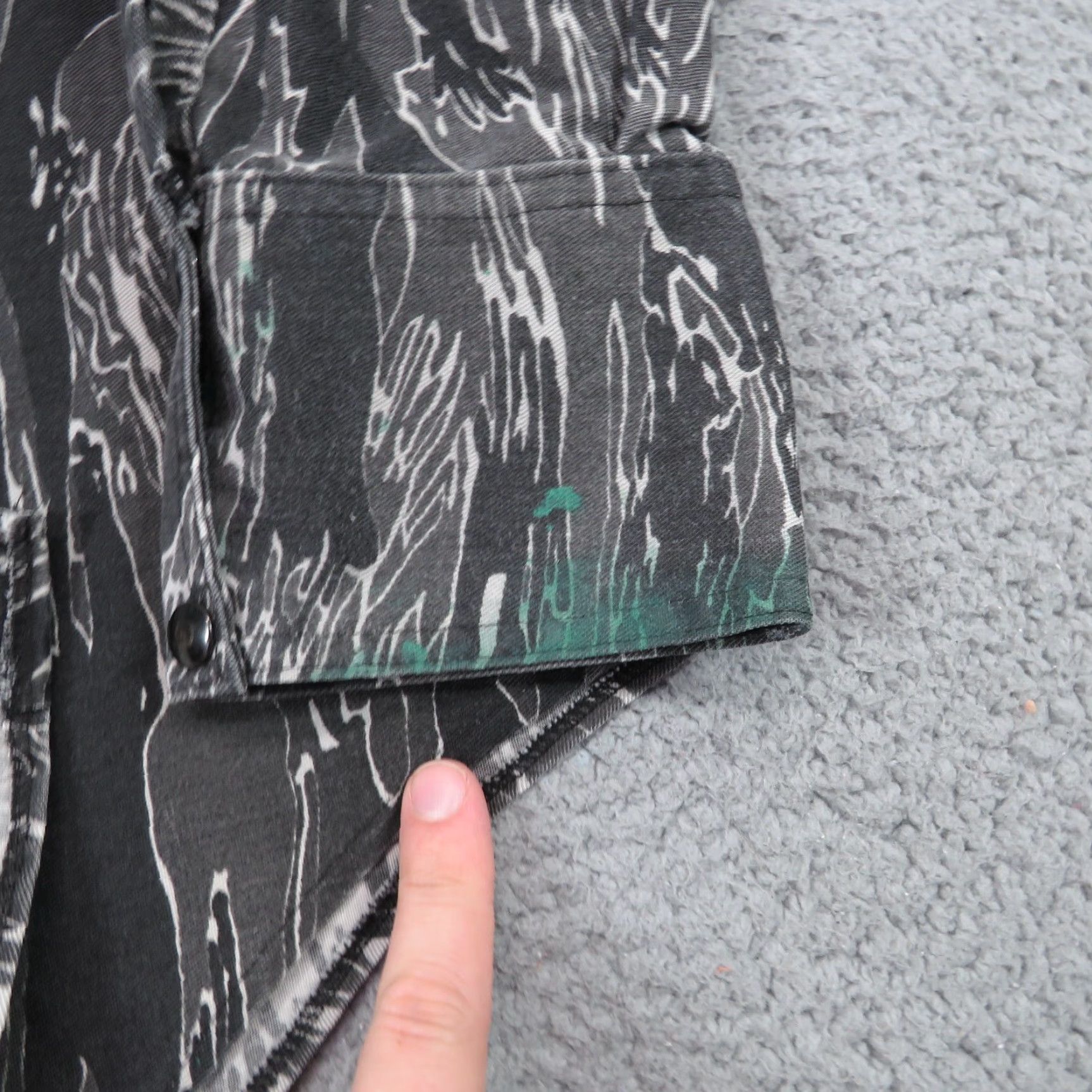 Bass Pro Shops VINTAGE Bass Pro Shirt Mens XL Black Tiger Stripe Shacket Distressed 90s Hunting Size US XL / EU 56 / 4 - 5 Thumbnail