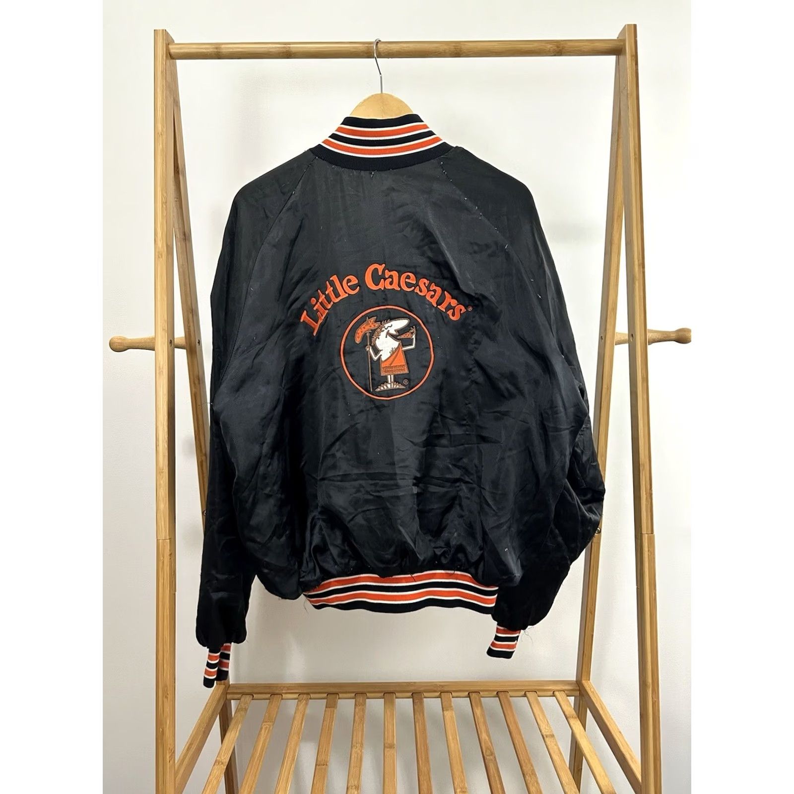 Logo 7 VTG 80s Little Caesars Old Logo Satin Bomber Jacket 2XL Black Mens "RARE" Size US XXL / EU 58 / 5 - 2 Thumbnail