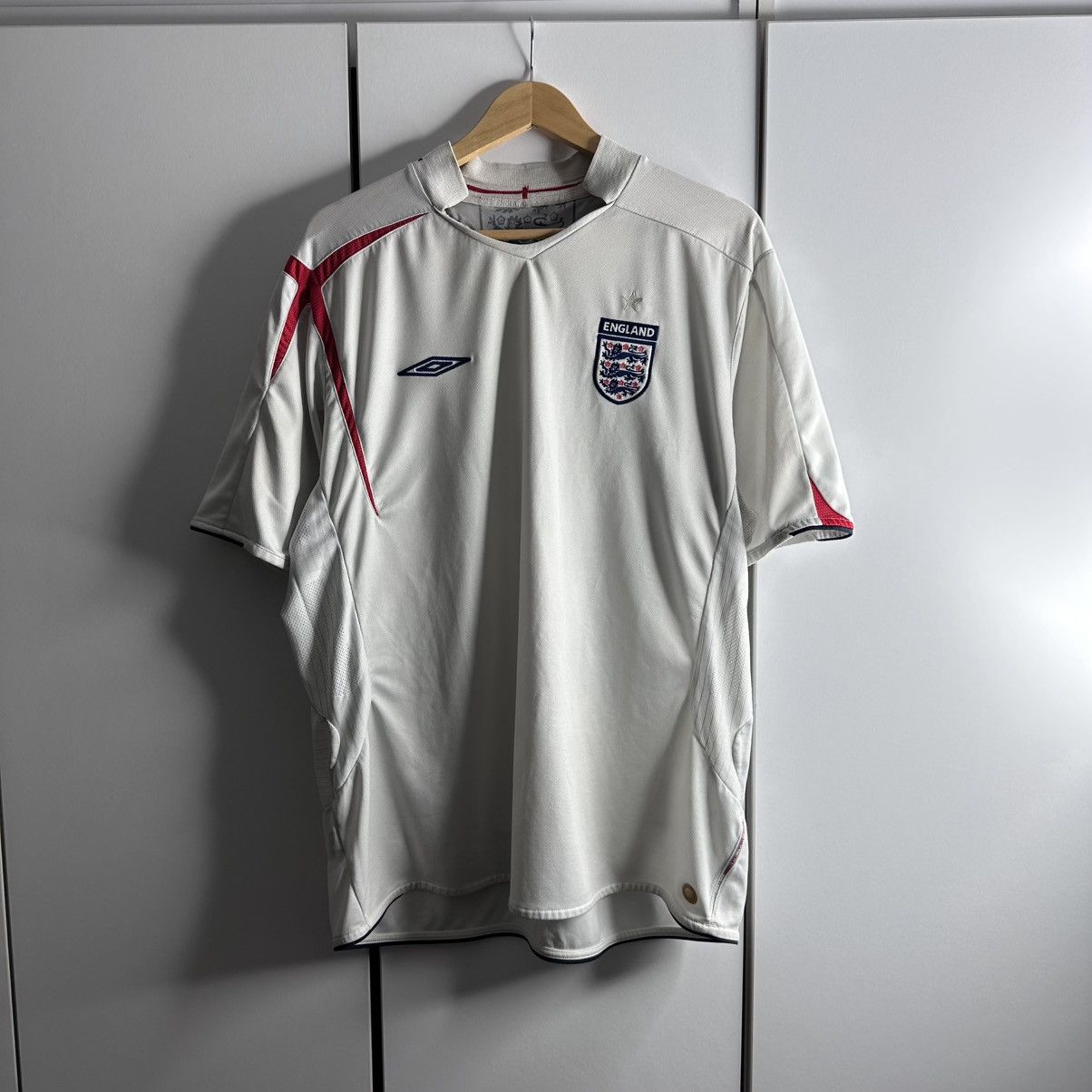 Umbro Umbro England Home Jersey 2005 - 2007 Vintage StreetWear Size US XL / EU 56 / 4 - 1 Thumbnail