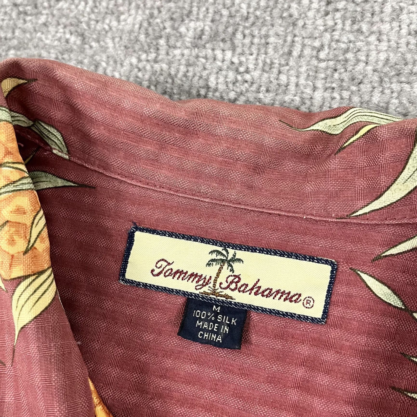 Tommy Bahama Tommy Bahama Hawaiian Button-Up Shirt Mens Medium Red Pineapple Silk Geometric Casual Resort Size US M / EU 48-50 / 2 - 2 Thumbnail