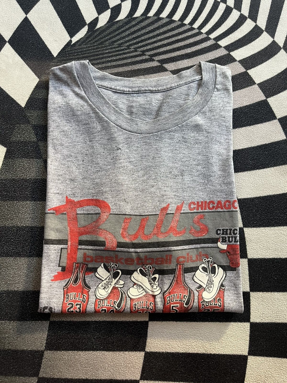 NBA Vintage CHICAGO BULLS basketball club 80’s Tshirt Size US L / EU 52-54 / 3 - 1 Thumbnail