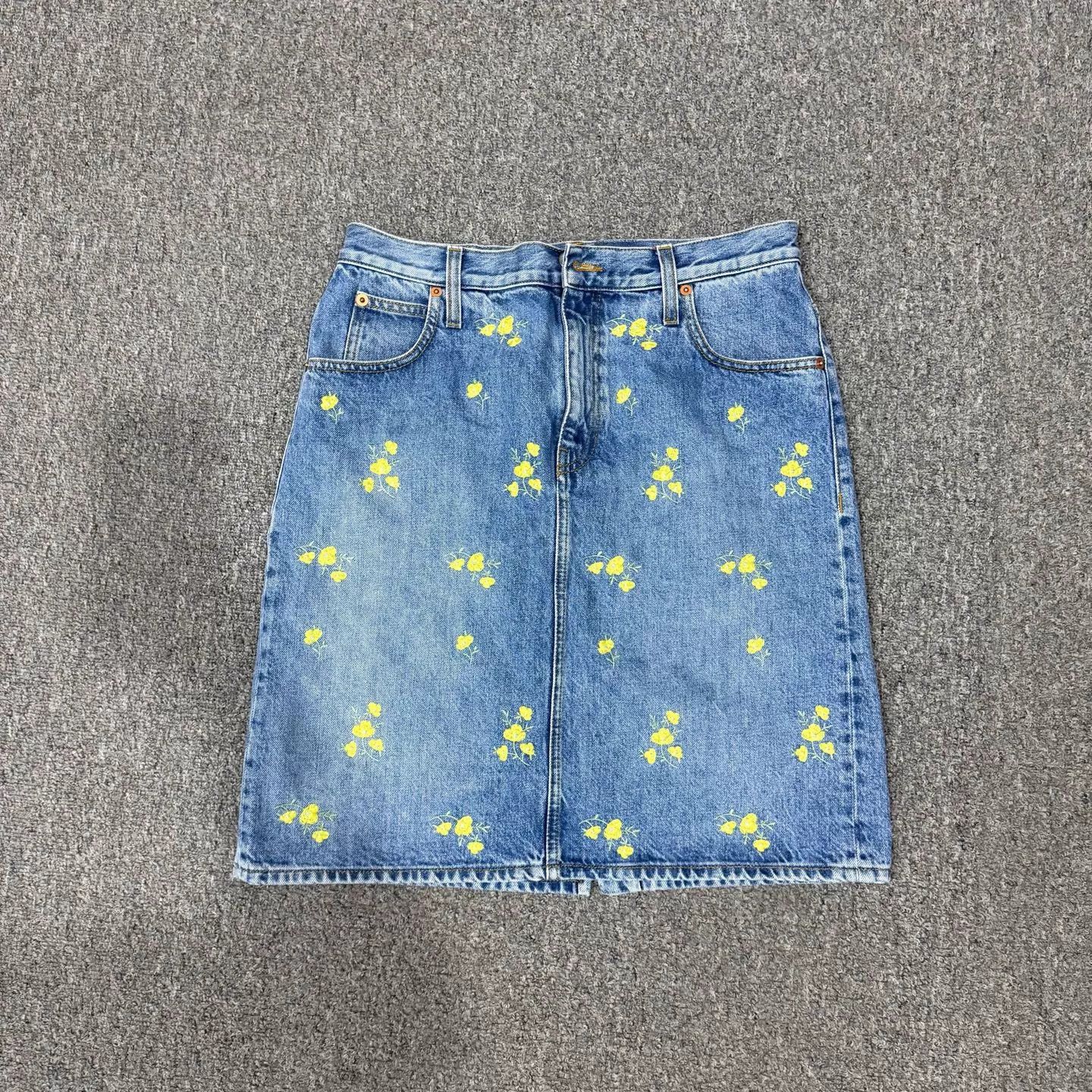 Gucci Gucci Embroidered Denim Women's Skirt 42 99 New Size 28" / US 6 / IT 42 - 1 Thumbnail