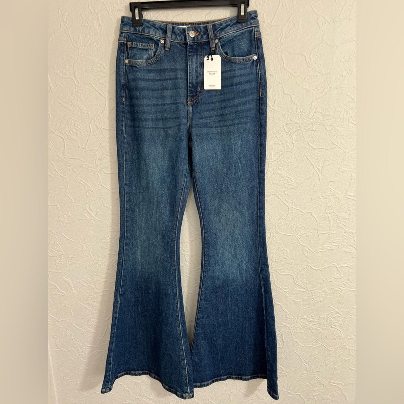 Forever 21 Forever 21 Women’s Premium Flare Jean 27x32 High Rise NWT Size 27" / US 4 / IT 40 - 1 Thumbnail
