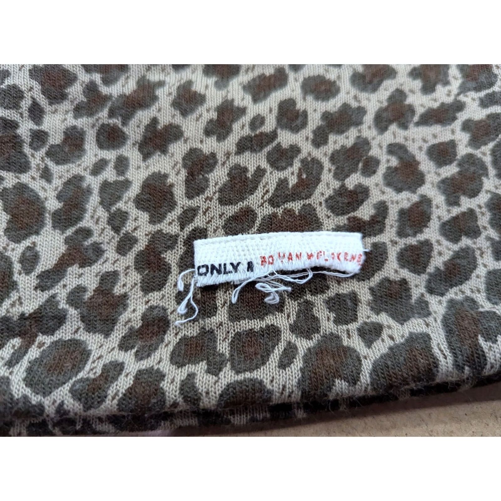 Vintage ONLY & Bo Van Melskens Womens Beanie Hat One Size Wool Anima Print Gray Knit Stretch Mens Womens Boys Girls 90s Concert 2000s Size ONE SIZE - 3 Thumbnail