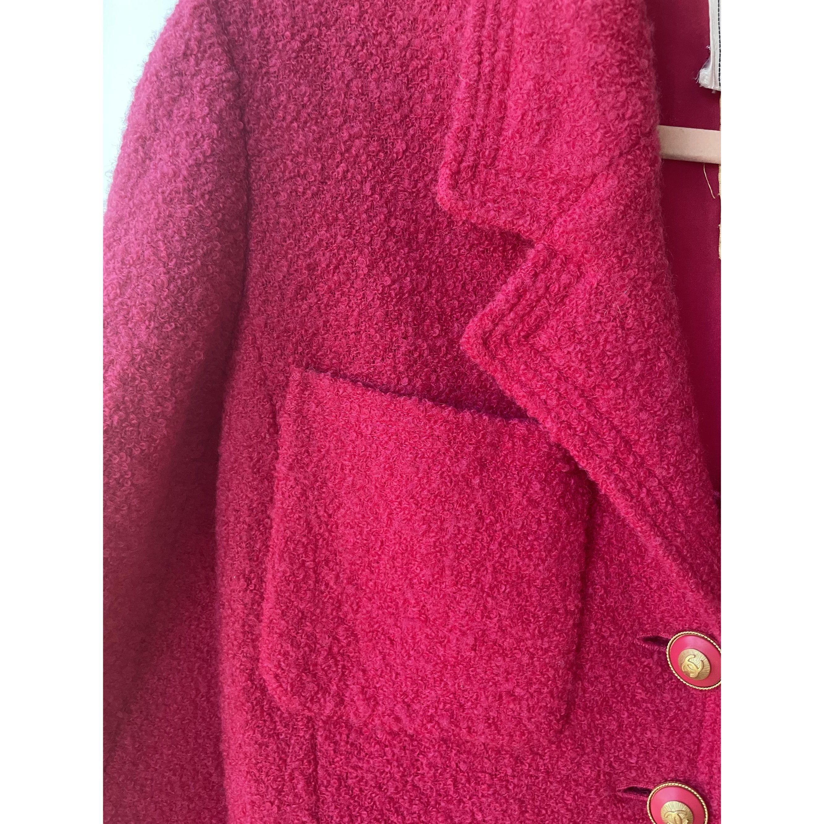 Chanel Chanel Vintage Boucle Wool Pink Coat With Gold Button Accent Size XS / US 0-2 / IT 36-38 - 4 Thumbnail