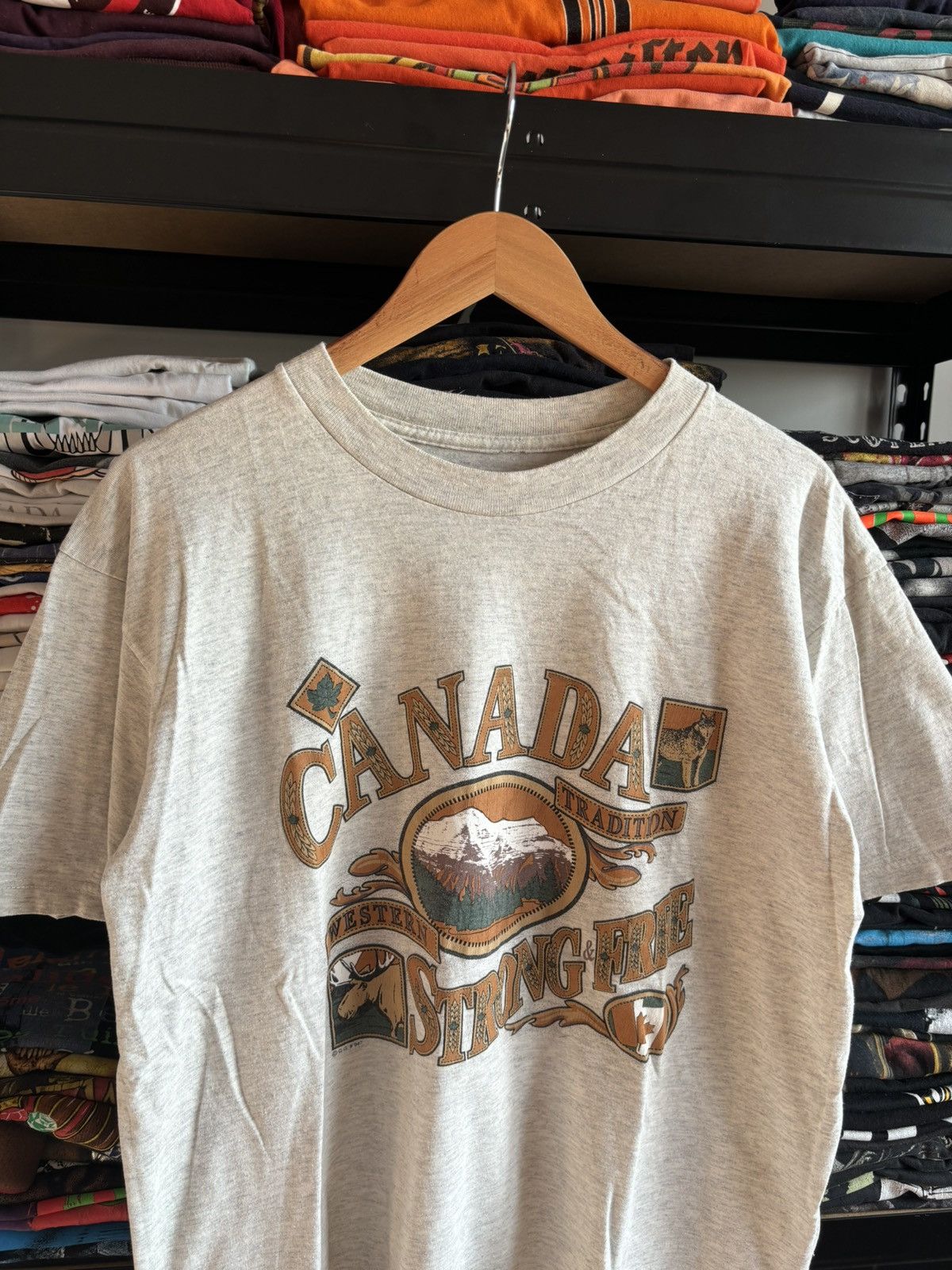 Other Vintage Canada Souvenir Tourist Animal Nature T shirt 90s Size US L / EU 52-54 / 3 - 2 Thumbnail