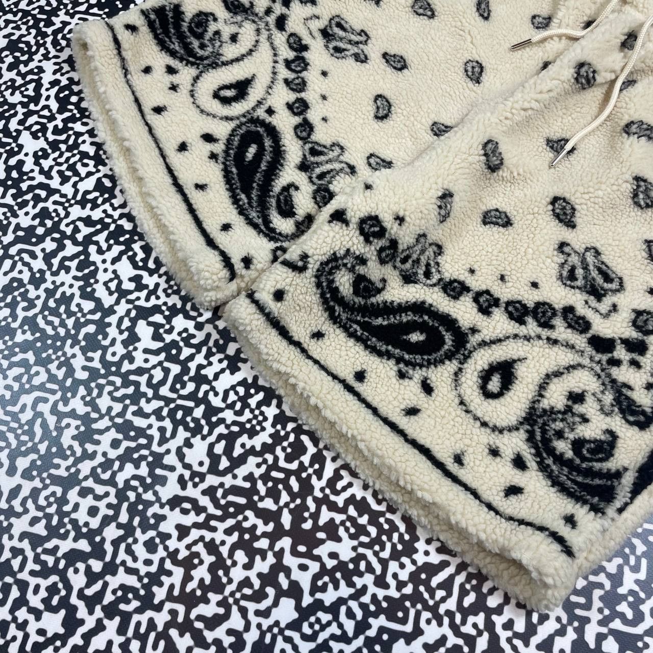 Menace Vintage Y2K Menace Bandana Synchilla Style Rap Shorts Size US 36 / EU 52 - 5 Thumbnail