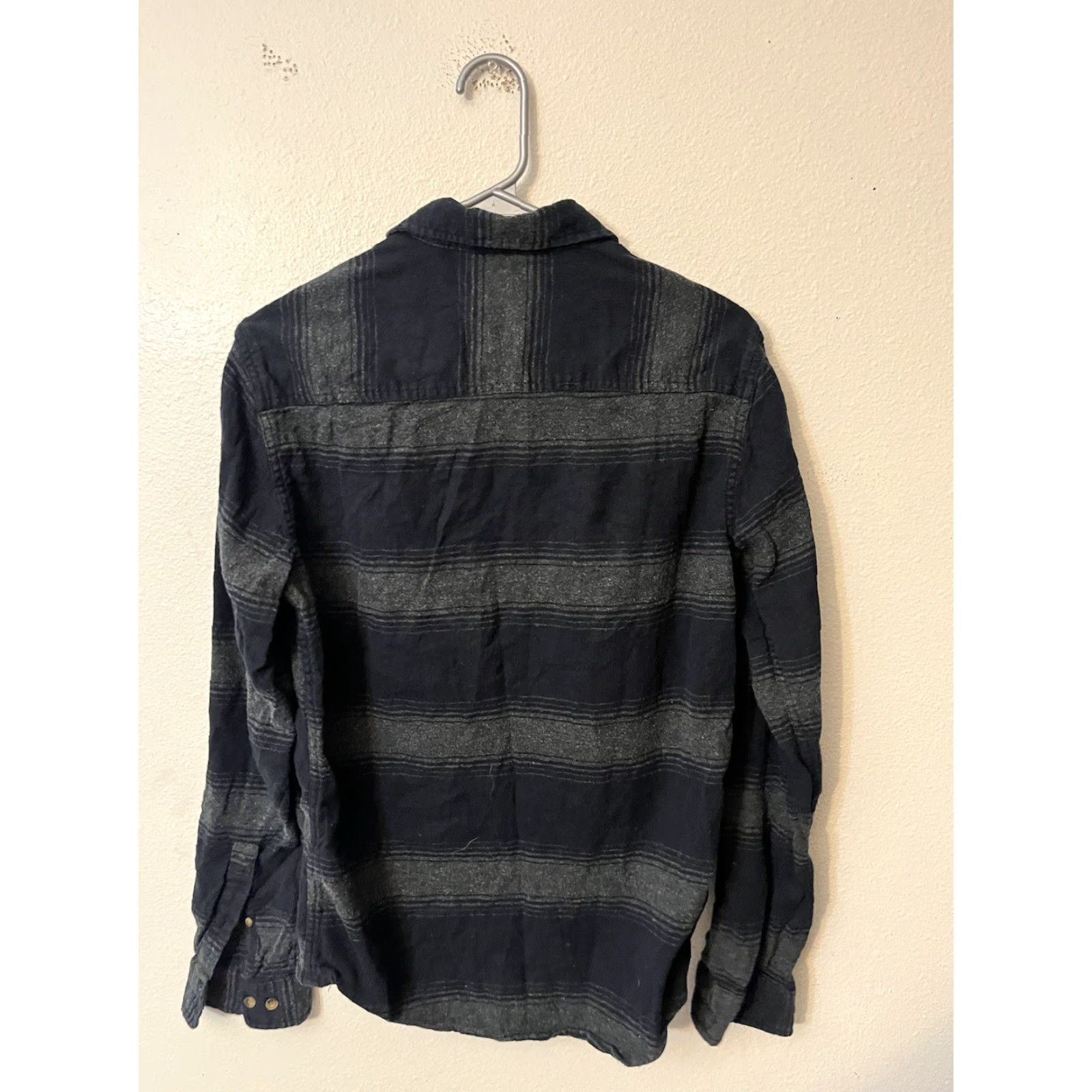 Vintage VINTAGE Aéropostale Button-Up Shirt Men S Gray Plaid Casual Workwear Long Sleeve Pocket Logo 90s Mens Size US S / EU 44-46 / 1 - 2 Thumbnail
