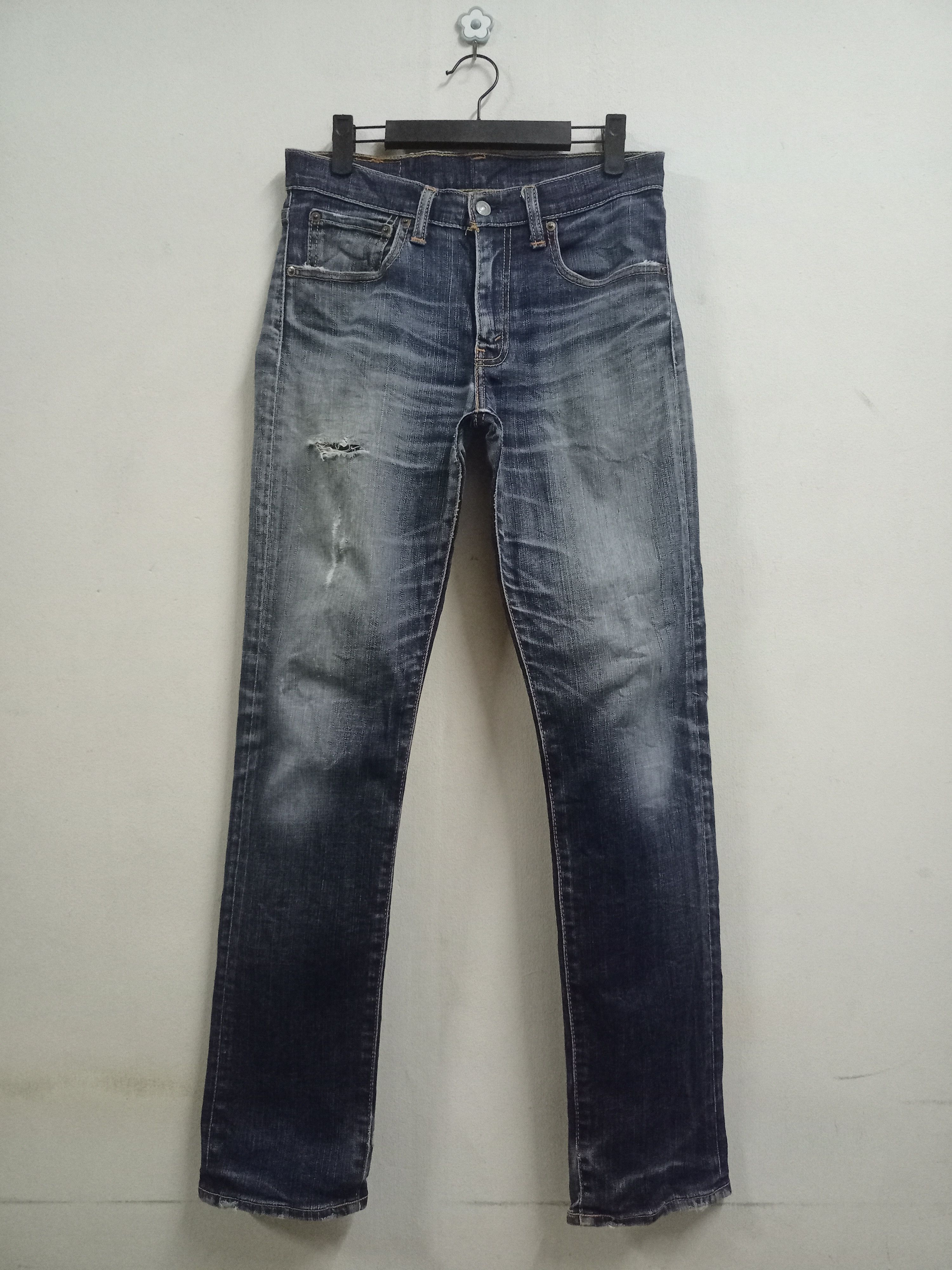 image of Distressed Denim x Levis Vintage 90's Levis 705 Blue Wash Distressed Loose Jeans, Men's (Size 30)