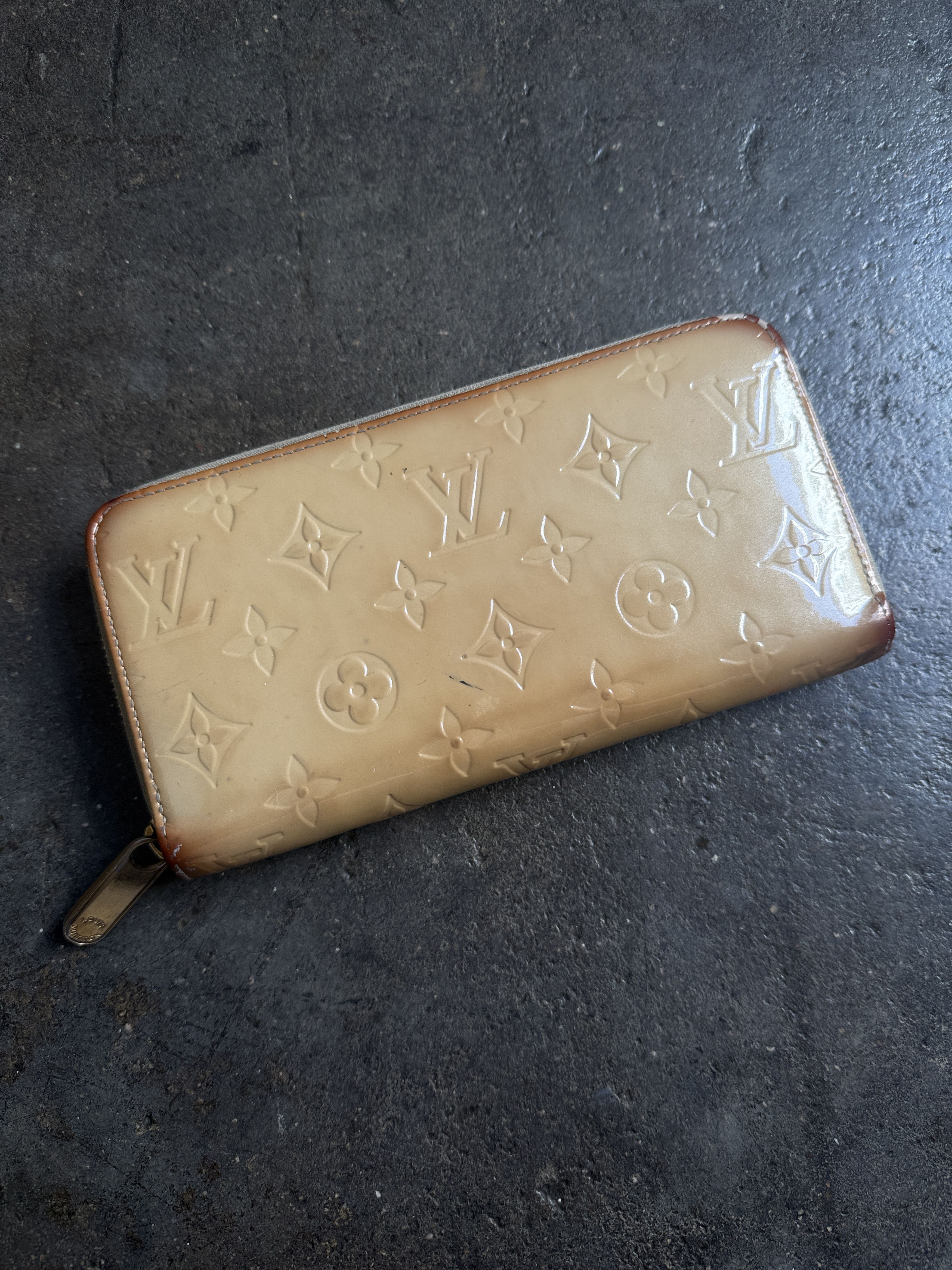 Louis Vuitton Louie Vuitton patent Leather Monogram Zippy Wallet Size ONE SIZE - 1 Thumbnail