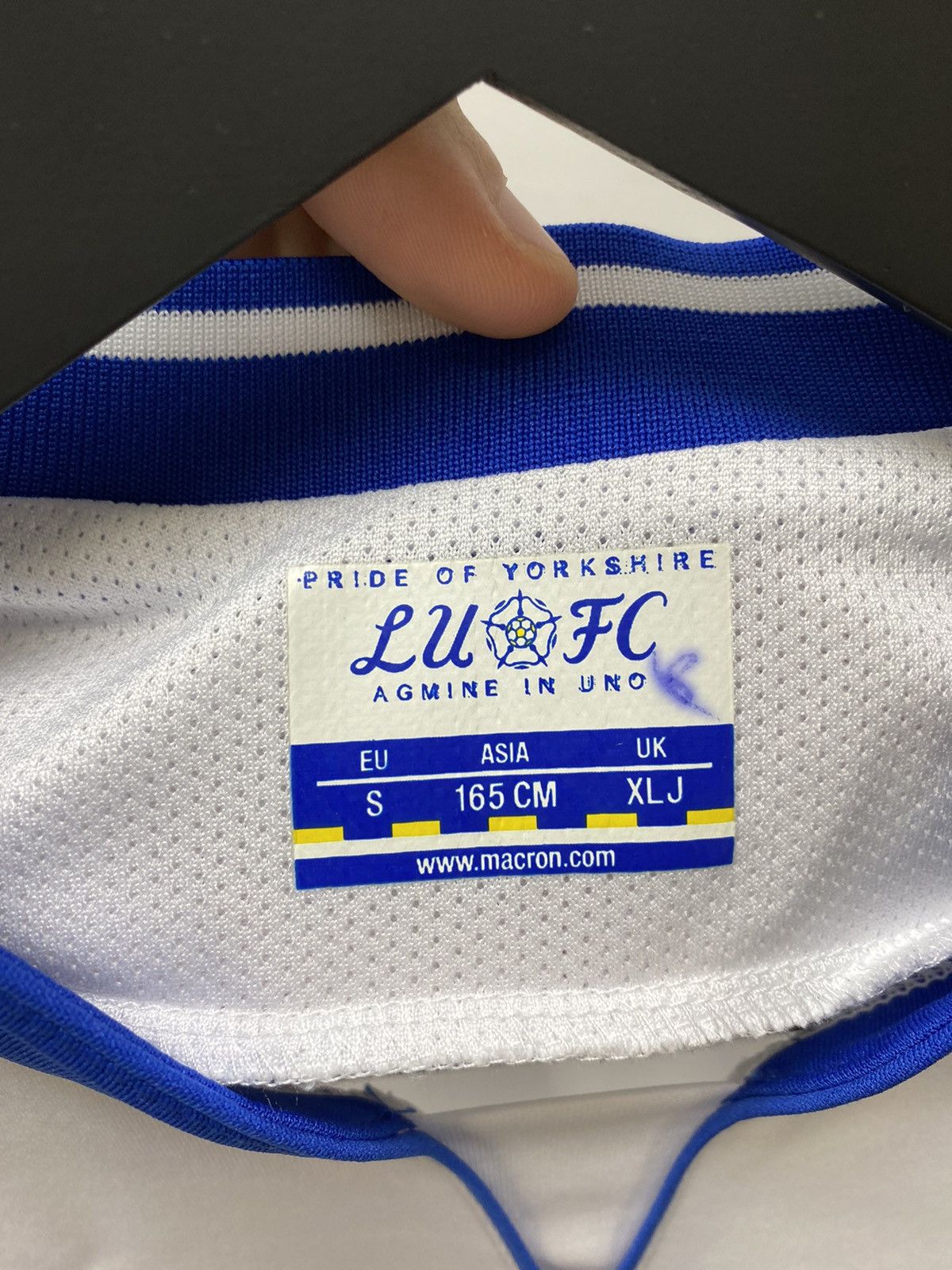 Macron × Vintage Leeds United 2013 2014 Home Soccer Jersey Size US S / EU 44-46 / 1 - 12 Thumbnail
