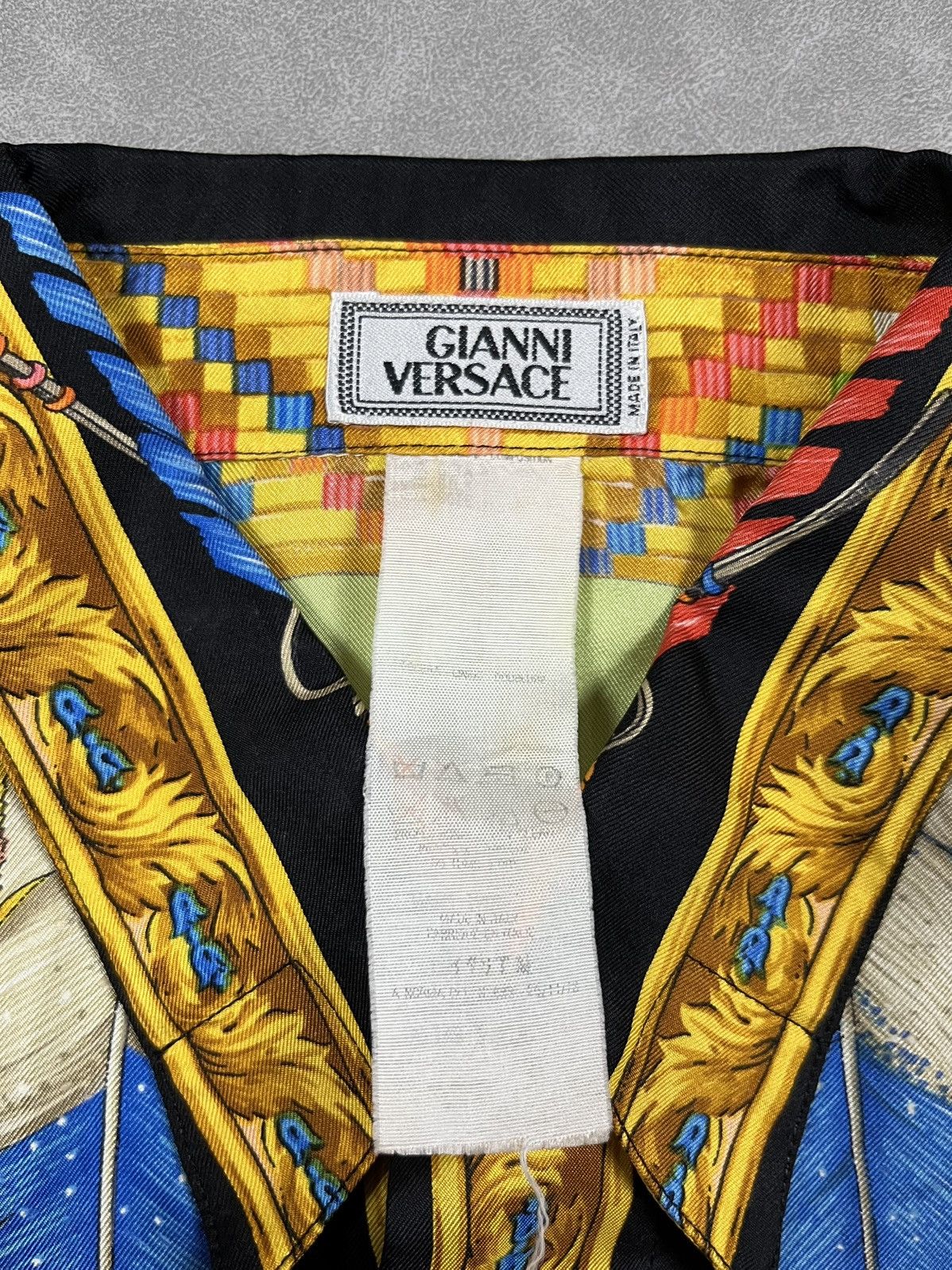 Versace 90s Gianni versace NATIVE AMERICAN silk Size US L / EU 52-54 / 3 - 12 Thumbnail