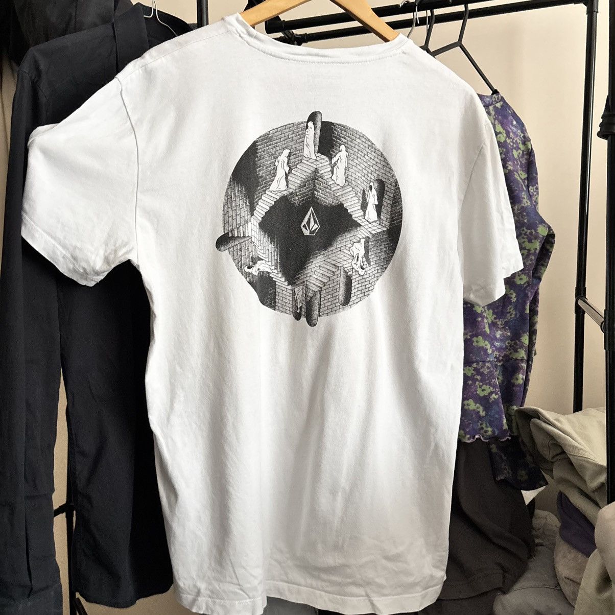 Volcom Volcom x Artist Collab Tee – Rare Graphic, Vintage Fit (L) Size US L / EU 52-54 / 3 - 1 Thumbnail
