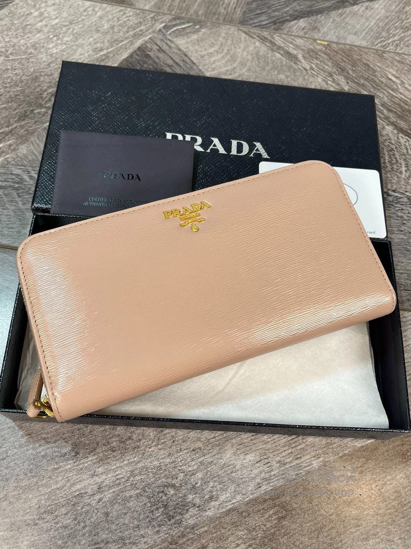 Prada Prada Classic Long Zip Wallet Clutch. Size ONE SIZE - 2 Thumbnail