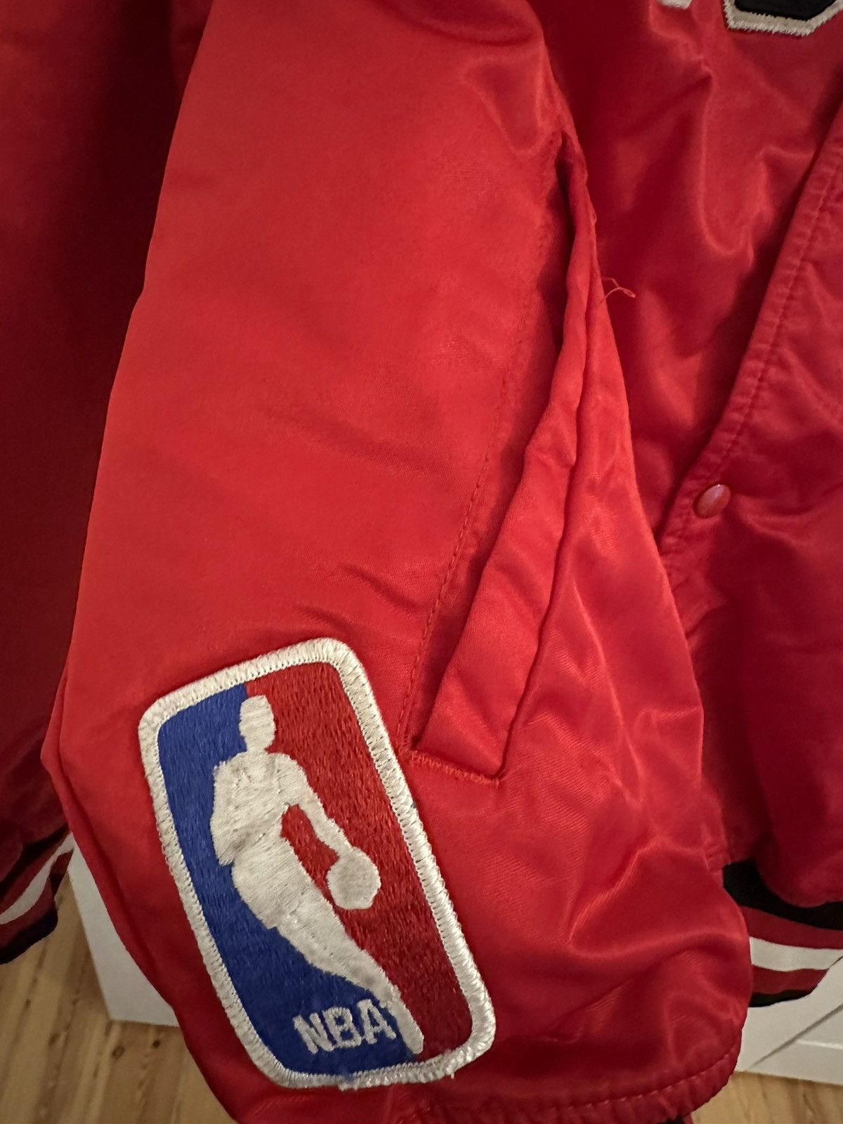 Starter Starter Jacket Chicago Bulls Size M-L NBA Vintage Starter Size US L / EU 52-54 / 3 - 6 Thumbnail