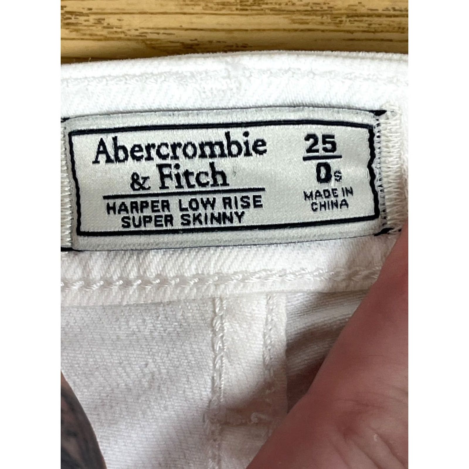 Abercrombie & Fitch Abercrombie & Fitch Jeans Womens 25 0R White Harper Low Rise Super Skinny Denim Jeans Size 42" / US 20 - 6 Thumbnail