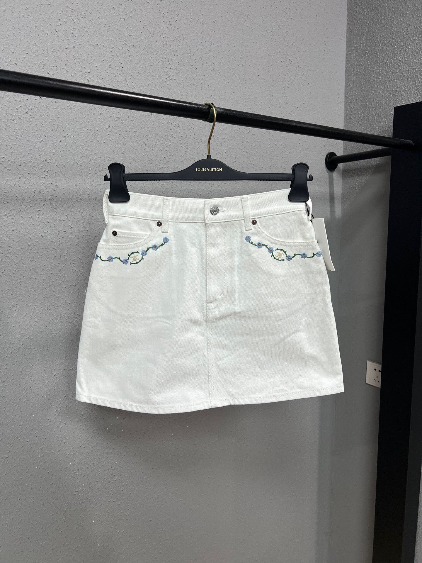 Celine celine white printed shorts with gold buttons Size 26" / US 2 / IT 38 - 1 Thumbnail