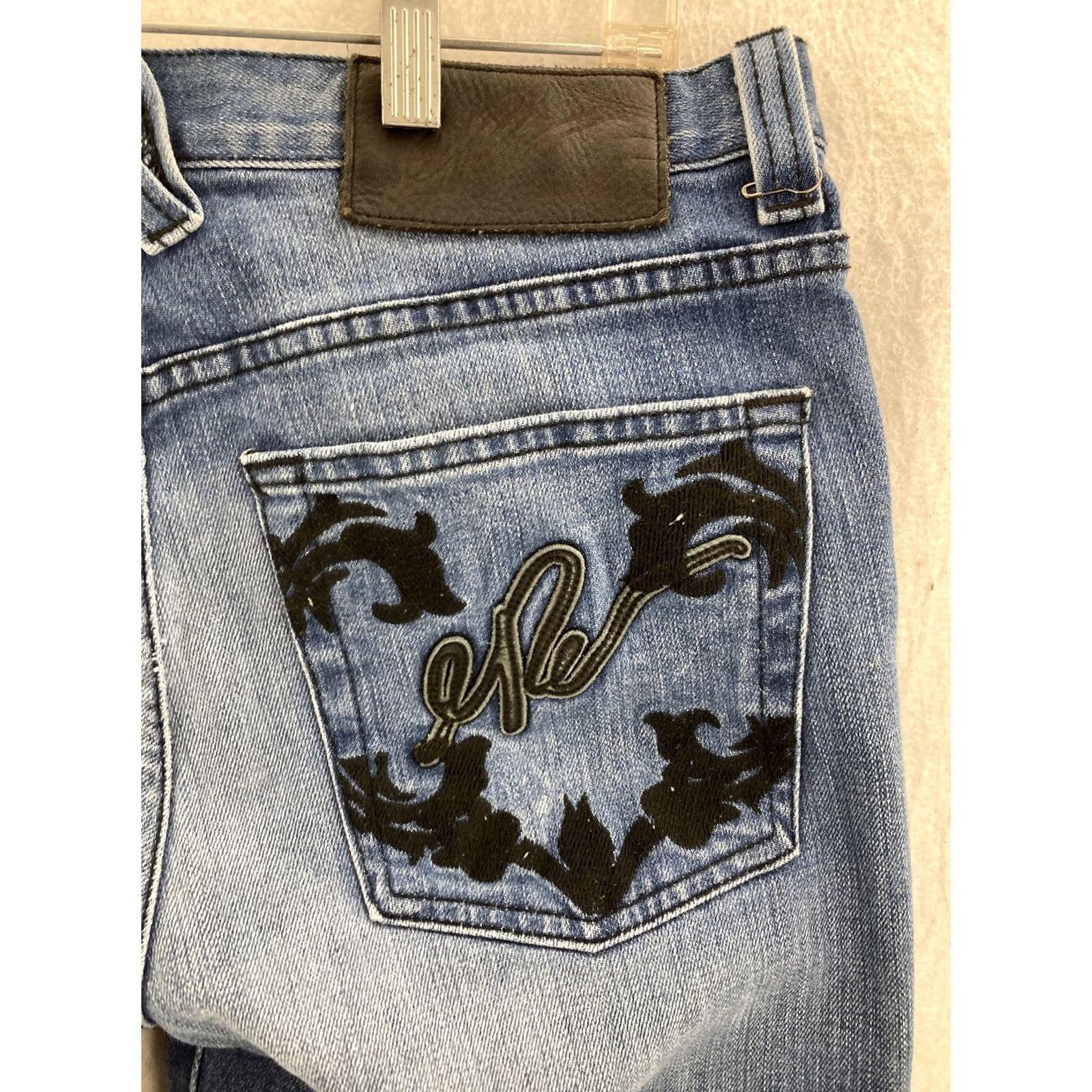 Vintage ARTISTIX Jeans 34 x 33 Straight Leg Denim Embroidered Distressed Skull Pockets Camo Lining Leather Trim Men Blue Size US 34 / EU 50 - 7 Thumbnail