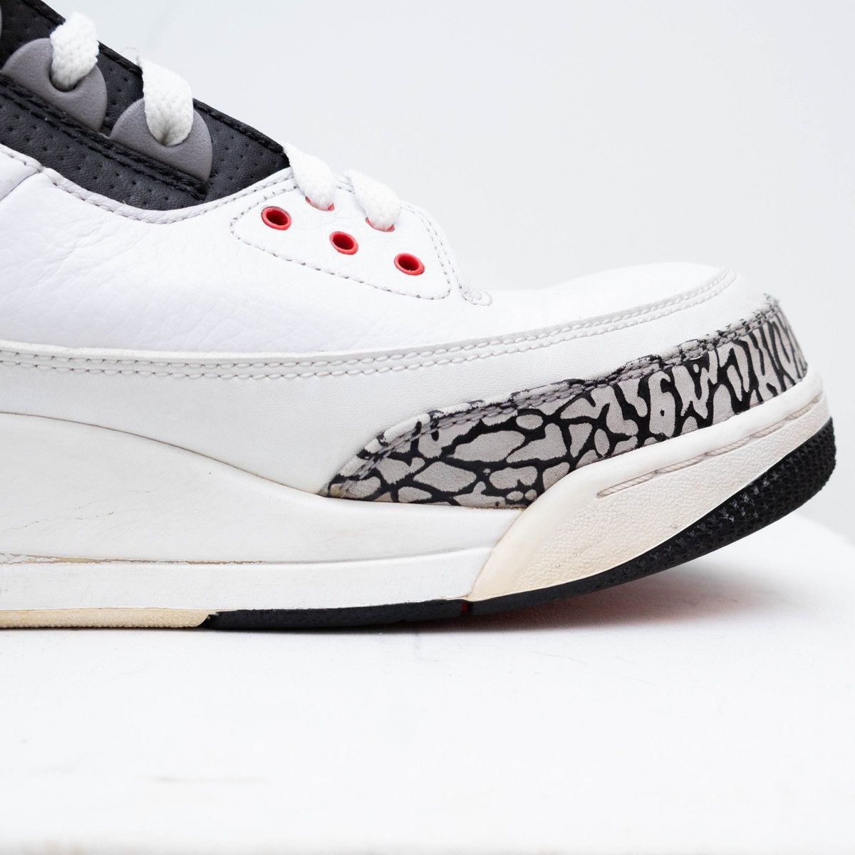Jordan Brand NIKE AIR JORDAN 3 RETRO WHITE BLACK CEMENT GREY INFRARED 23 Size US 13 / EU 46 - 7 Thumbnail