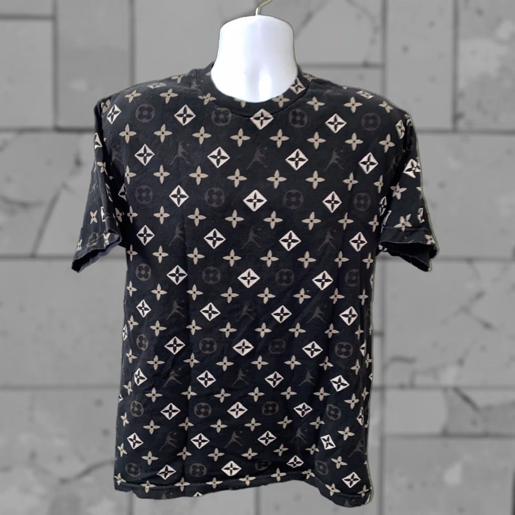 Vintage MIKE Mens Black Short Sleeve Geometric Print T-Shirt Size L Size US L / EU 52-54 / 3 - 1 Thumbnail
