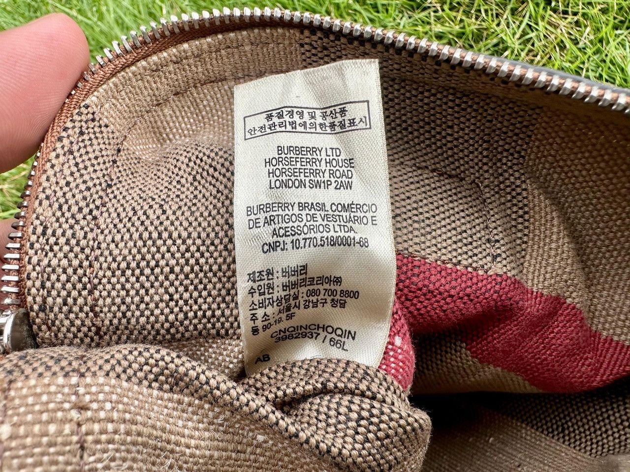 Burberry Authentic Burberry Saddle Brown Mega Check Ashby Tassel Size ONE SIZE - 12 Thumbnail