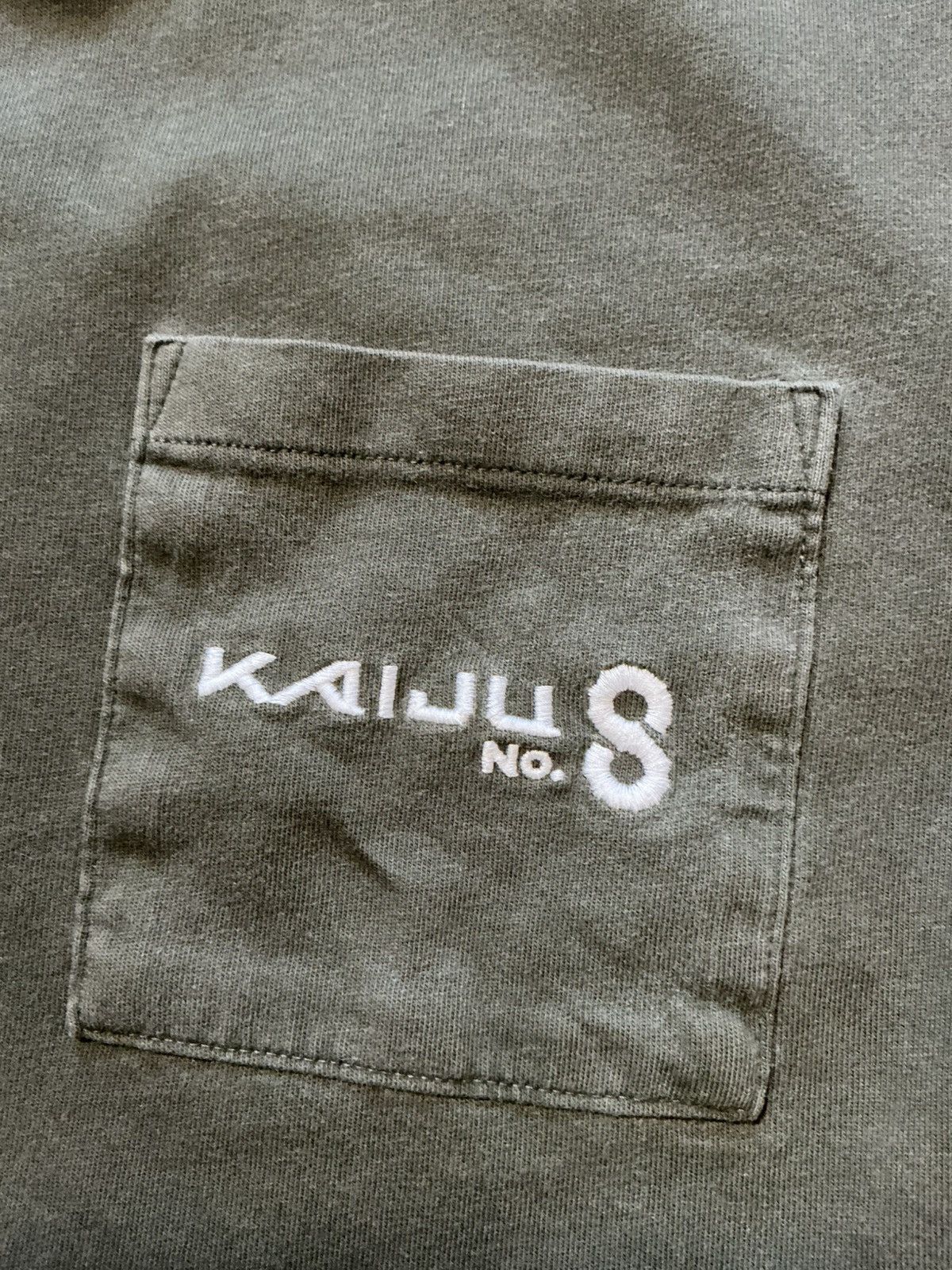 Uniqlo UT Uniqlo X Kaiju No. Eight JAKDF Japan Kaiju Manga T-Shirt Size US XXL / EU 58 / 5 - 6 Thumbnail