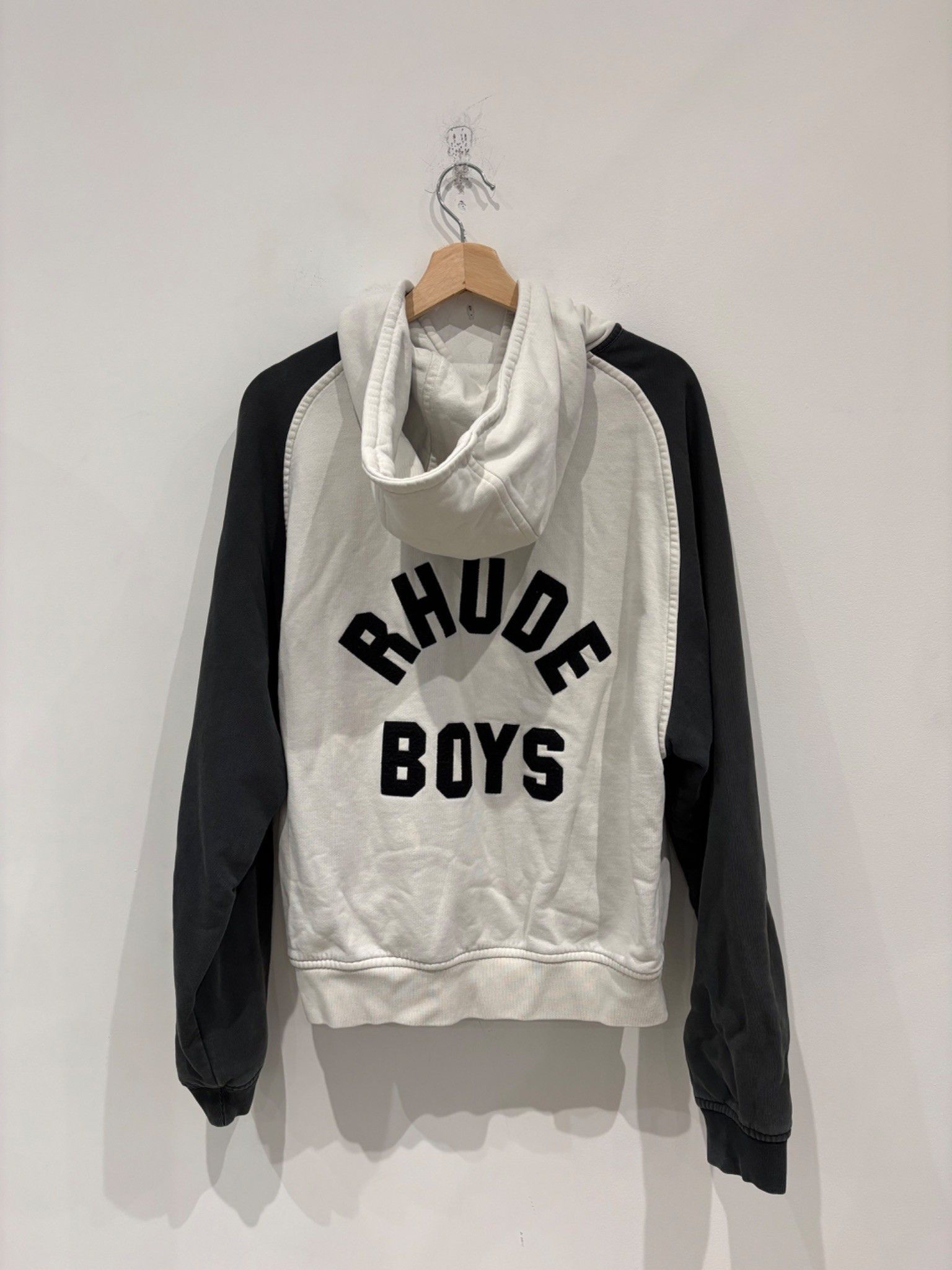 Rhude Rhude Boys Raglan Hoodie Off White / Black Size US S / EU 44-46 / 1 - 6 Thumbnail