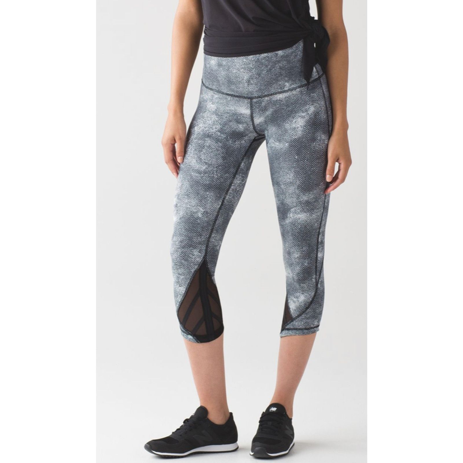 Lululemon Lululemon Essential Rhythm Crop Leggings Sz 4 Diffusion Lux Size 27" / US 4 / IT 40 - 1 Thumbnail