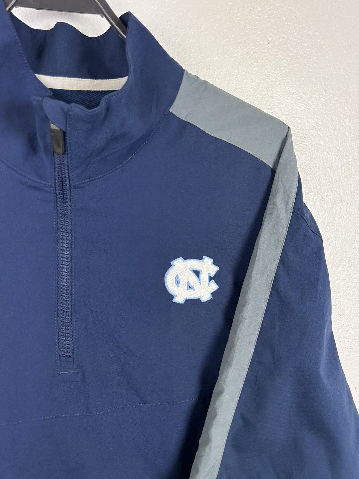 Nike Vintage Nike UNC North Carolina Half Zippered Sports Jacket Size US L / EU 52-54 / 3 - 3 Thumbnail