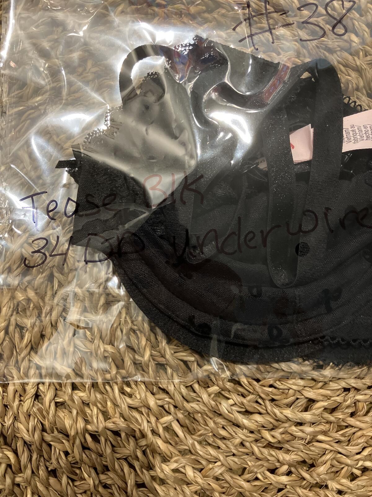 Other NWOT Victoria's Secret Tease Black Lace Underwire Bra 34DD Size ONE SIZE - 6 Thumbnail