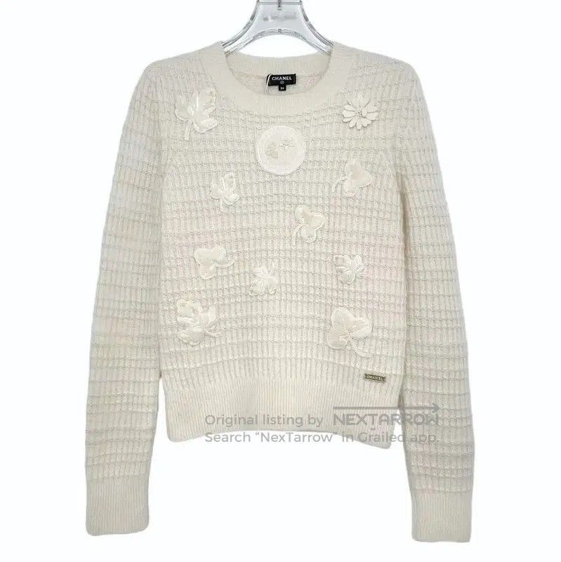 Chanel Chanel Cream Wool Sweater with Floral Embellishments . Size S / US 4 / IT 40 - 1 Thumbnail