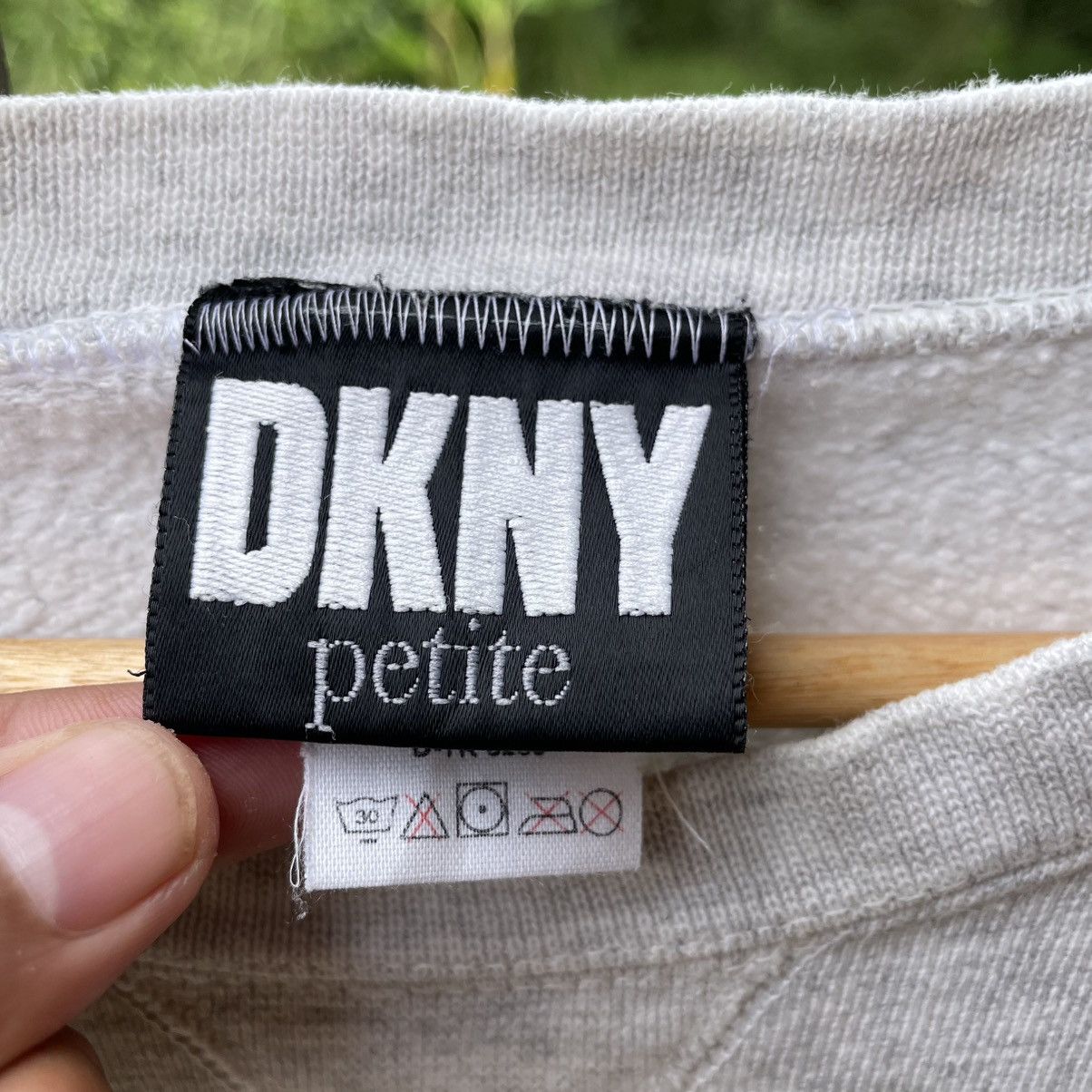 DKNY 🔥Vintage 90s DKNY OG Spellout Crewneck Sweatshirts Size US M / EU 48-50 / 2 - 9 Thumbnail