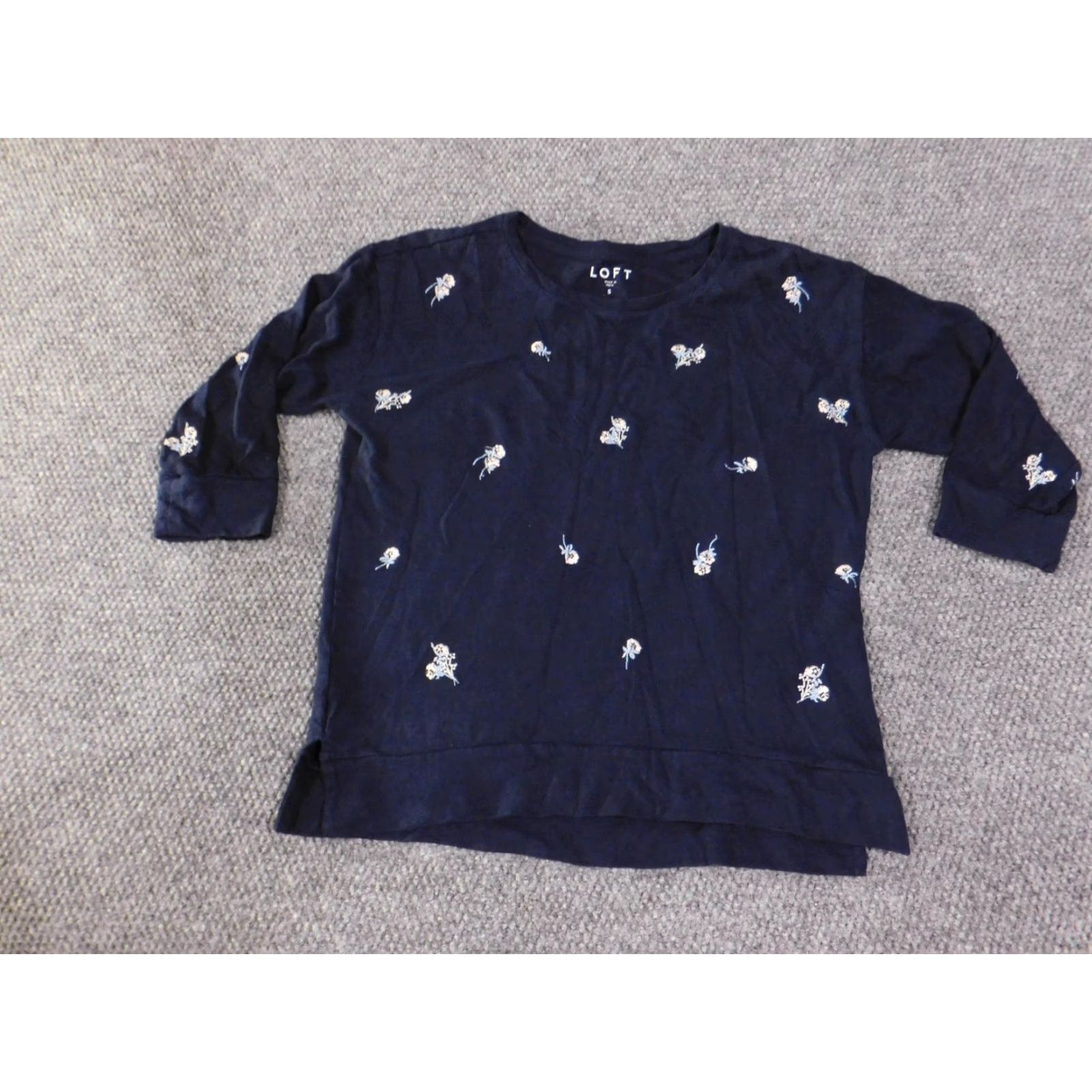 Loft LOFT Shirt Womens Small Navy Blue Embroidered Floral 3/4 Sleeve Crewneck Cotton Size S / US 4 / IT 40 - 2 Thumbnail