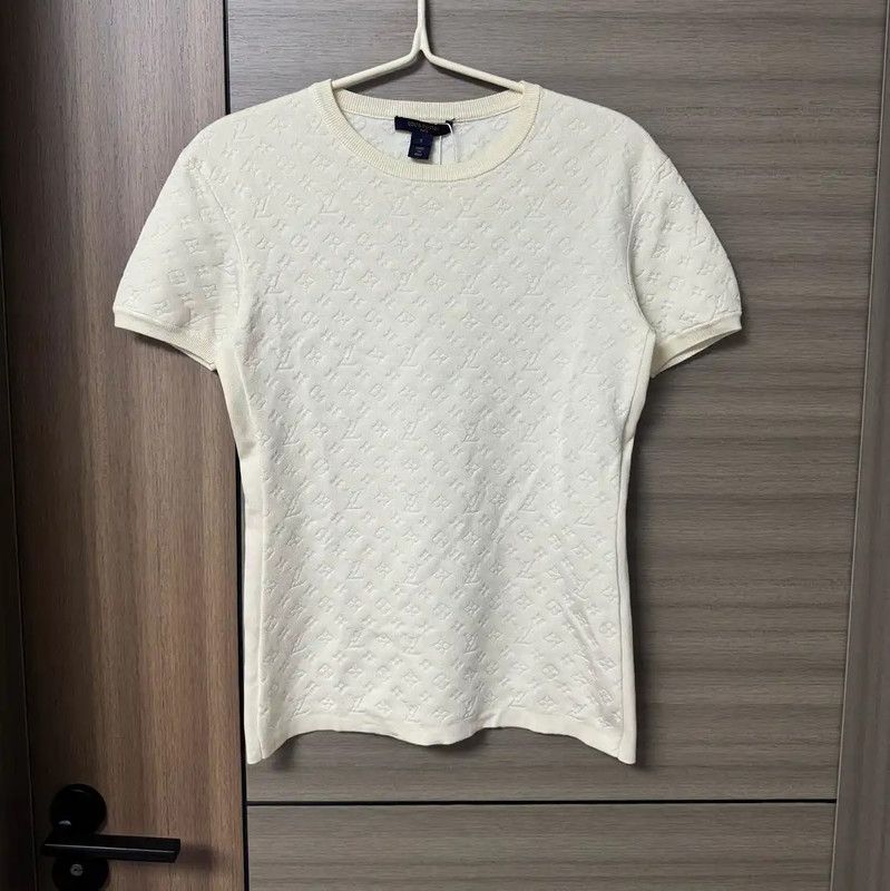 Louis Vuitton Louis Vuitton Cream Silk Women's T-Shirt 0089 Size S / US 4 / IT 40 - 1 Thumbnail