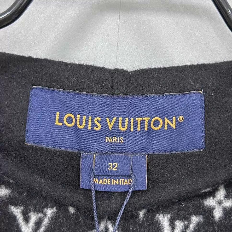 Louis Vuitton LV Monogram Lined Wool Cape Size 32 New w/ Tags Size XXS / US 00 / IT 34 - 6 Thumbnail