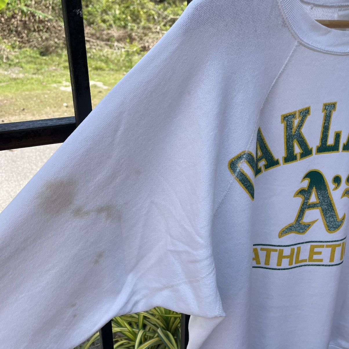 MLB 🔥Vintage 80s Oakland Athletics MLB Distress Boxy Sweatshirts Size US L / EU 52-54 / 3 - 7 Thumbnail