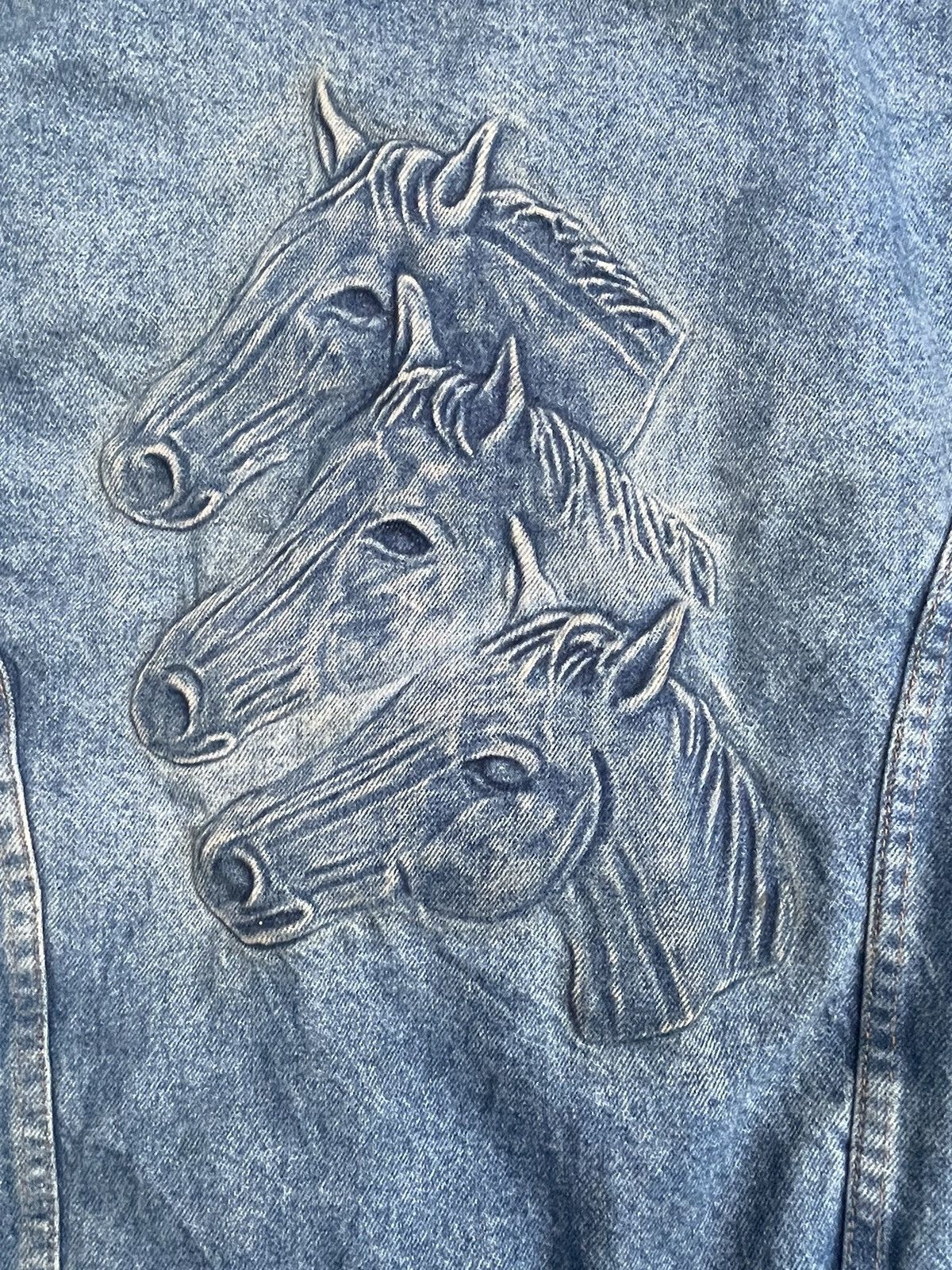 Vintage Vintage 3 Horse Embossed Denim Jacket Size US L / EU 52-54 / 3 - 11 Thumbnail