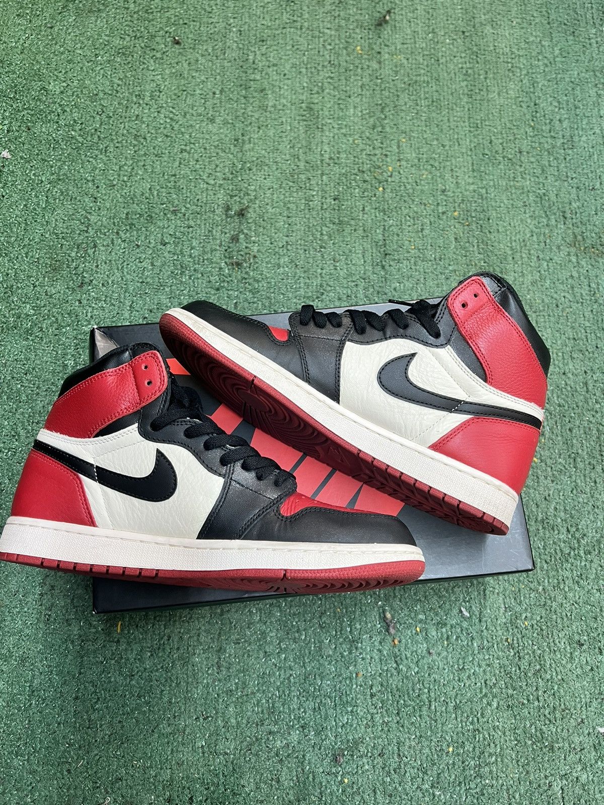 Bred toe retro air jordan 1