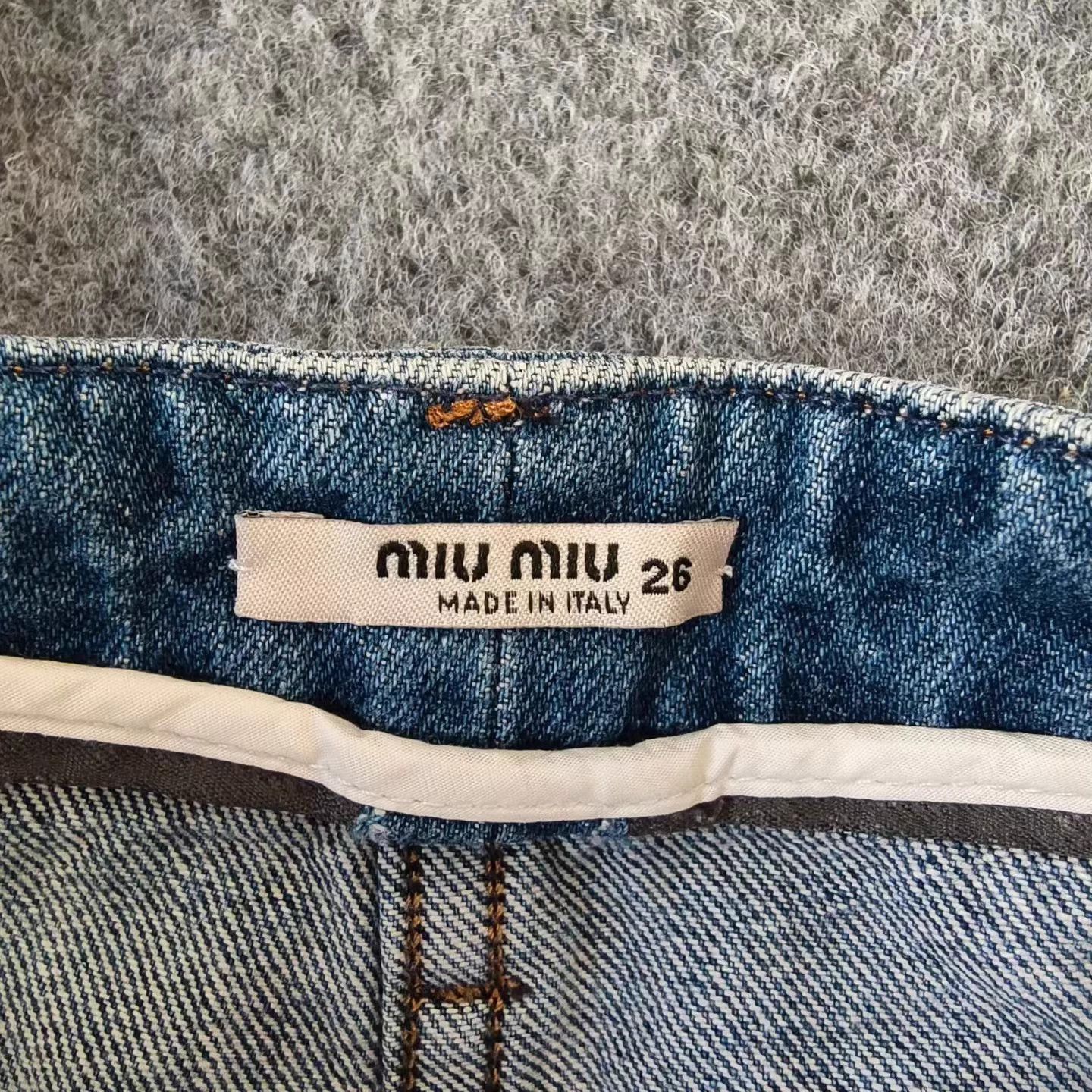 Miu Miu MIU MIU Letter Logo Shorts Size 26 99% Condition Size 26" / US 2 / IT 38 - 3 Thumbnail