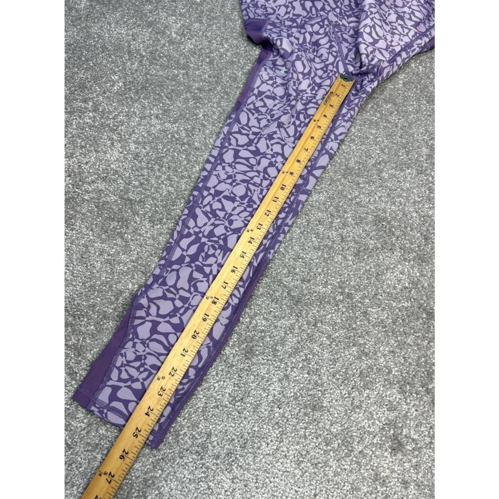 Under Armour Under Armour Compression Leggings Womens Medium Purple Heatgear Abstract Print Size 32" / US 10 / IT 46 - 2 Thumbnail