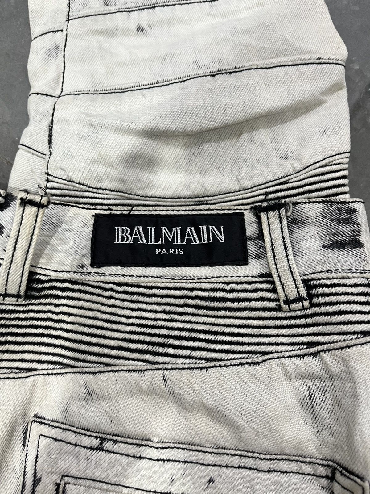 Balmain BALMAIN DECARNIN ERA 2011 BLEACH JEANS Size US 32 / EU 48 - 11 Thumbnail