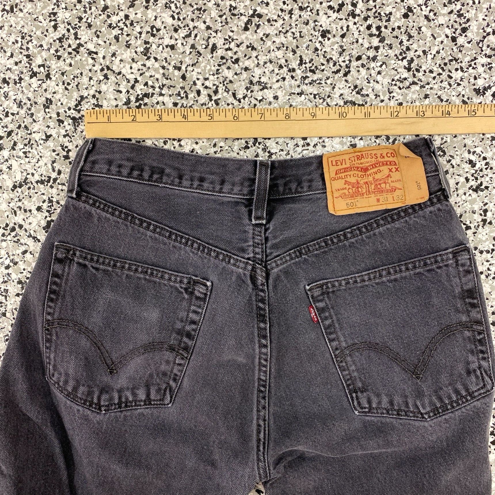 Levi's VINTAGE Levi’s 501 XX Jeans Mens 26x30 31x32 Black Denim Straight Leg Button Fly 90s Grunge USA Mens Size US 26 / EU 42 - 4 Thumbnail